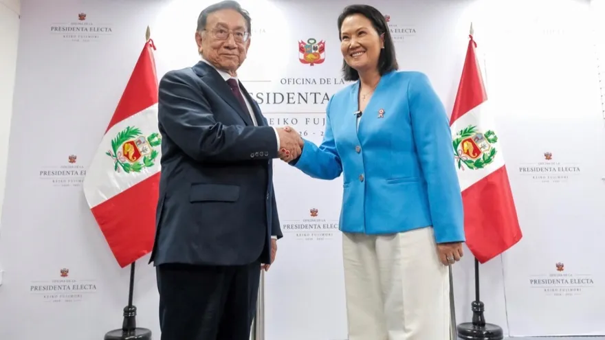 El presidente saliente de Perú, el izquierdista José María Balcázar, se reunió este jueves con la presidenta electa, Keiko Fujimori