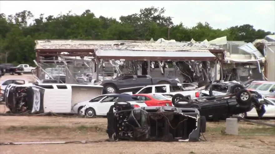 Tornados dejan al menos cinco muertos y cincuenta heridos en EE.UU