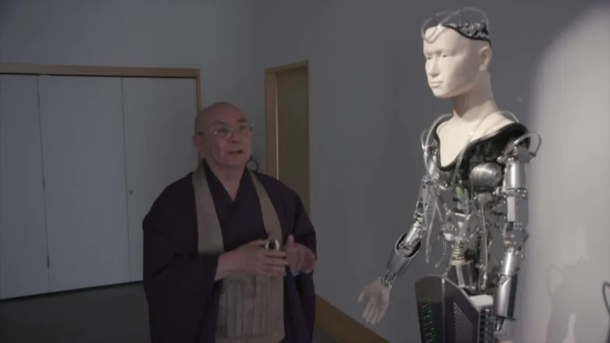 Un androide predica la sabiduría en un templo de Japón