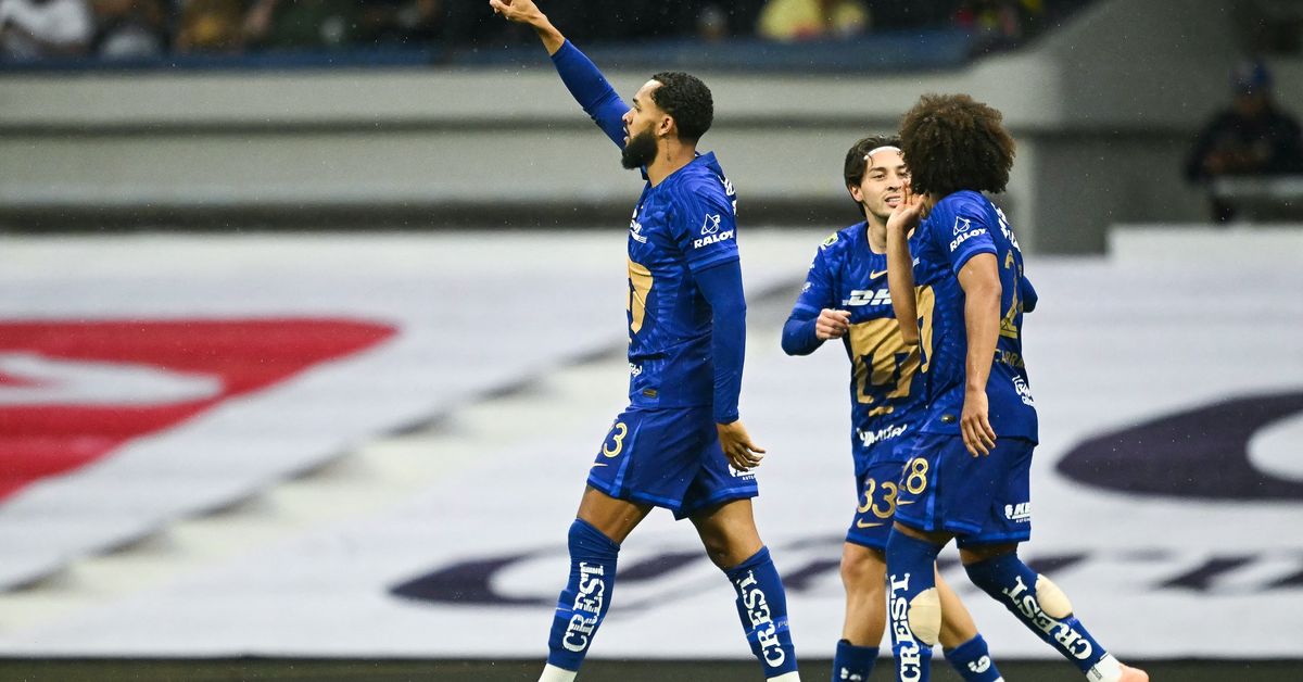 Adalberto Carrasquilla con Pumas en los cuartos de final de la Liga MX ante América