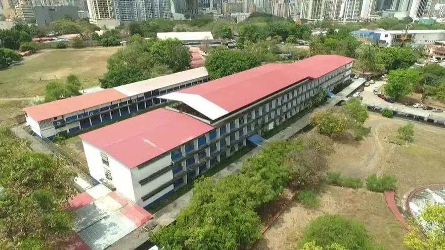 Estudiantes del Remón Cantera inician clases en medio de la incertidumbre