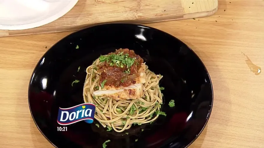 Spaghettis rancheras con pasta chipotles