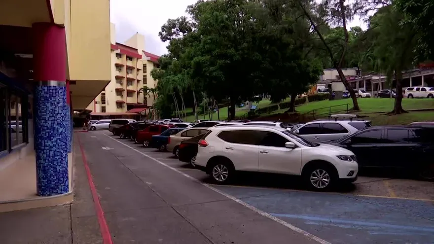 Planean construir edificio de estacionamientos en campus central de UP