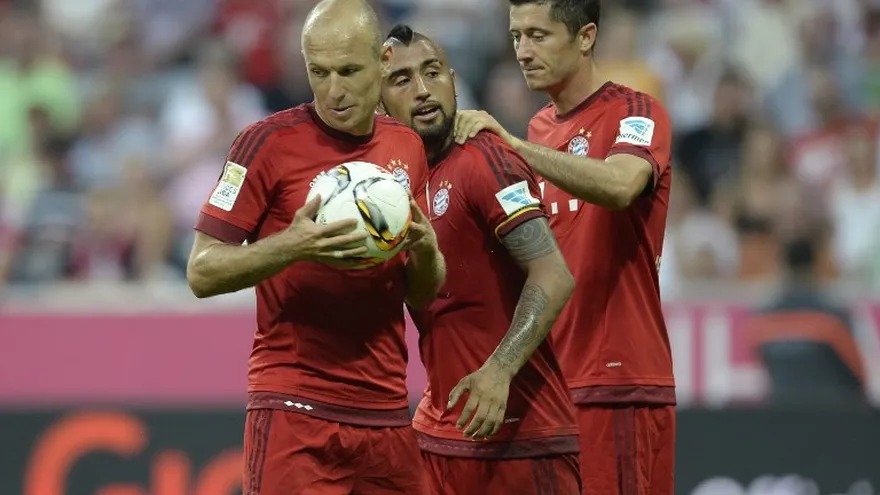 El Bayern golea al Leverkusen y sigue invicto en Alemania