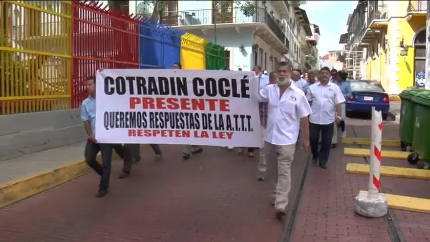 Transportistas marchan a la Presidencia