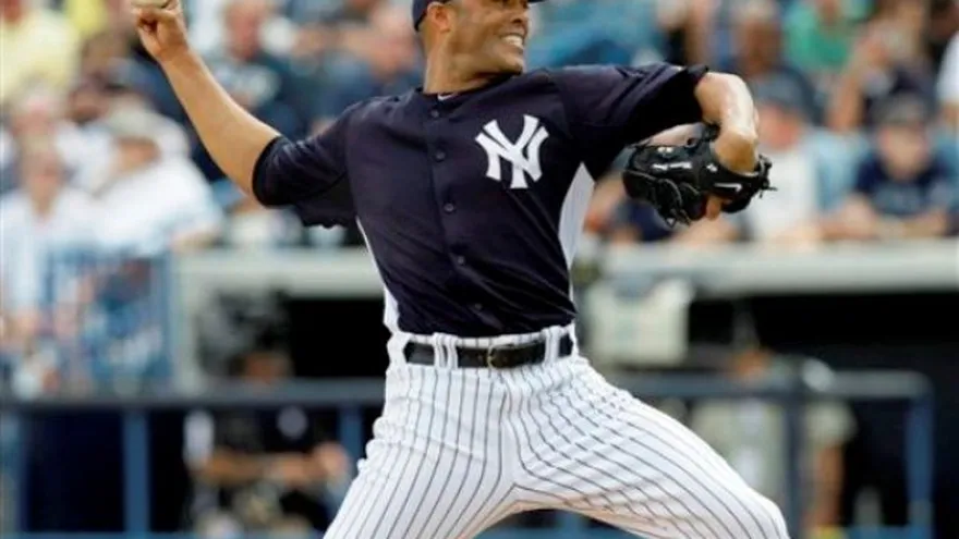 Mariano Rivera debuta con un triunfo sobre Filadelfia