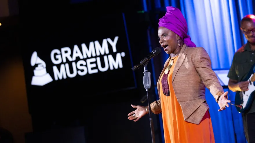 Angélique Kidjo, cantante nacida en Benin.