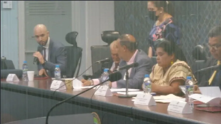 Aprueban en primer debate proyecto sobre salarios de representantes y alcaldes