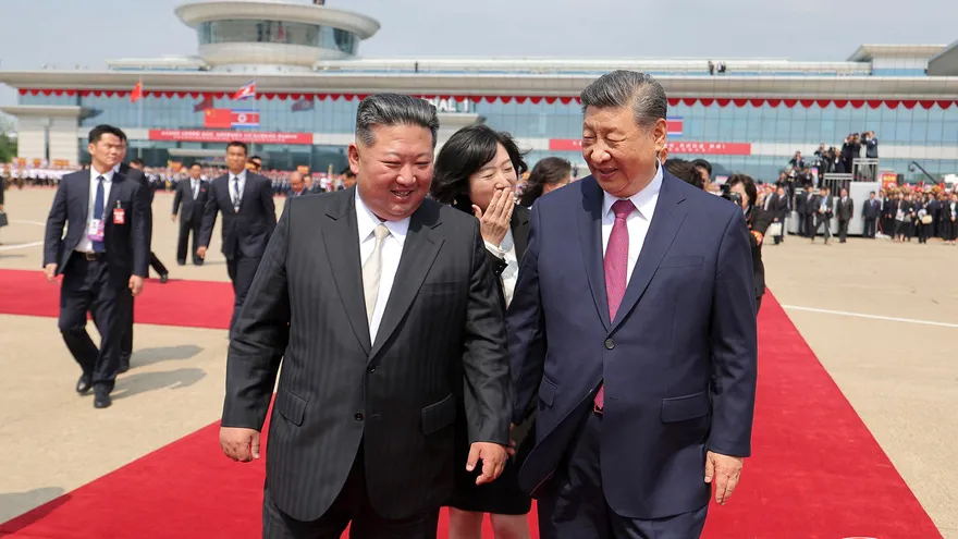Presidentes de China (Xi Jinping) y de Corea del Norte (Kim Jong Un)