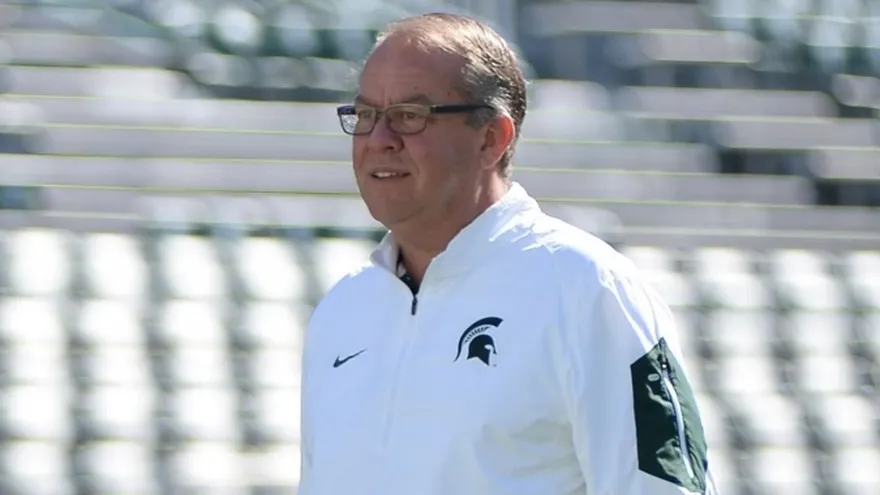 Renuncia director deportes de universidad de EEUU