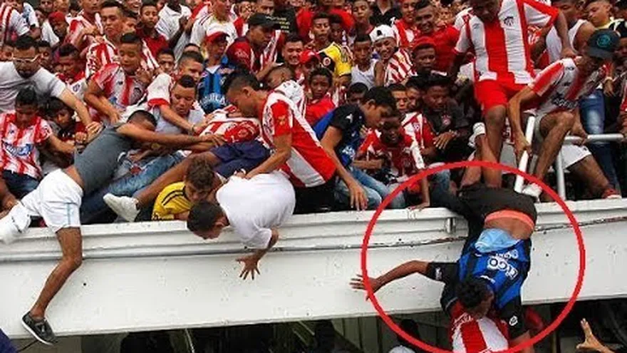 Caída de una baranda en la presentación de Teo Gutiérrez