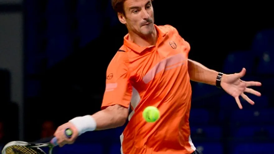 Robredo vence a Isner en sets seguidos en Valencia