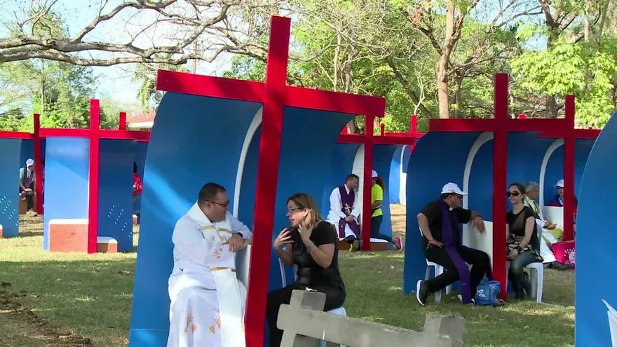 JMJ Peregrinos piden perdón en confesionarios hechos por presos