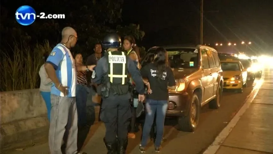 Muere atropellado en Vía Centenario mientras ponía combustible a su auto