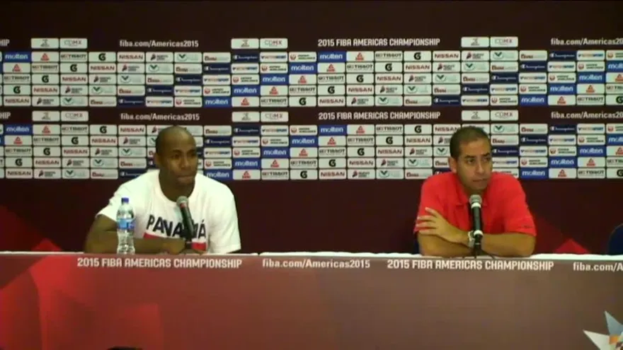 En conferencia entrenador David del Rosario y Michael Hicks