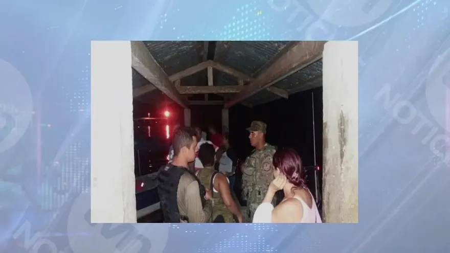 Rescatan a pasajeros de embarcación a la deriva