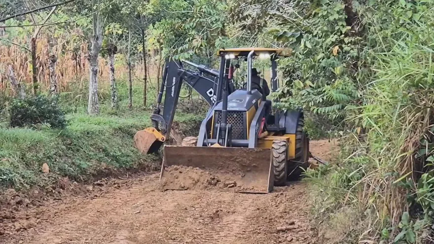 Productores de Los Pozos en Herrera reúnen dinero para reparar caminos