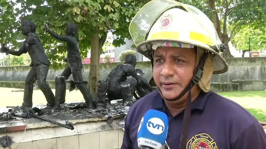 Incendio en monumento de la 5 de mayo