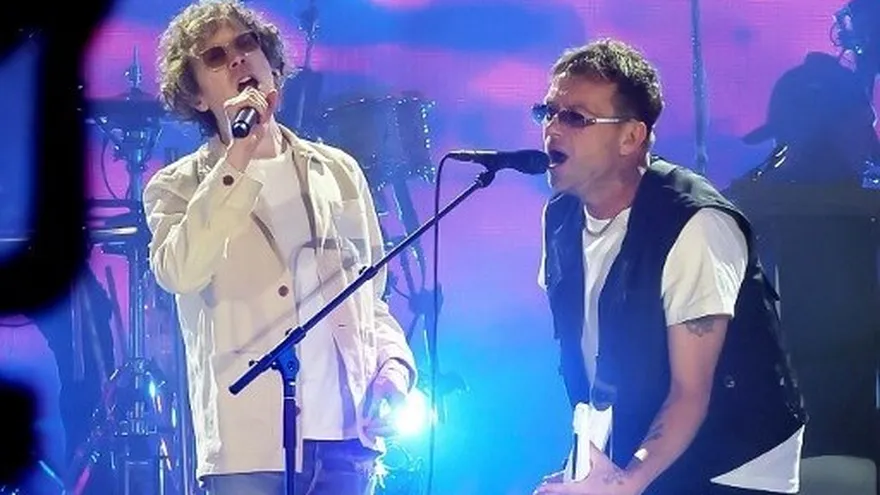 Beck con Damon Albarn de Gorillaz
