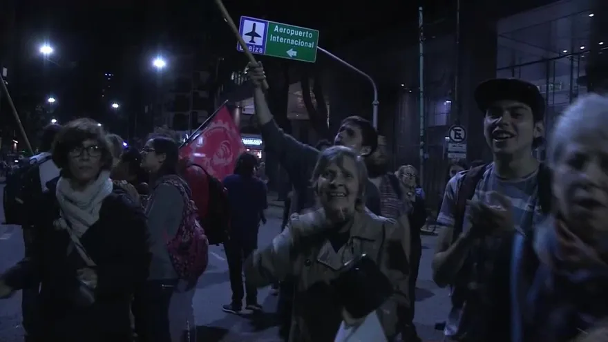 Segunda noche de cacerolazos en Buenos Aires