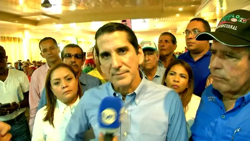 ‘Varela vive en una burbuja’, según Rómulo Roux