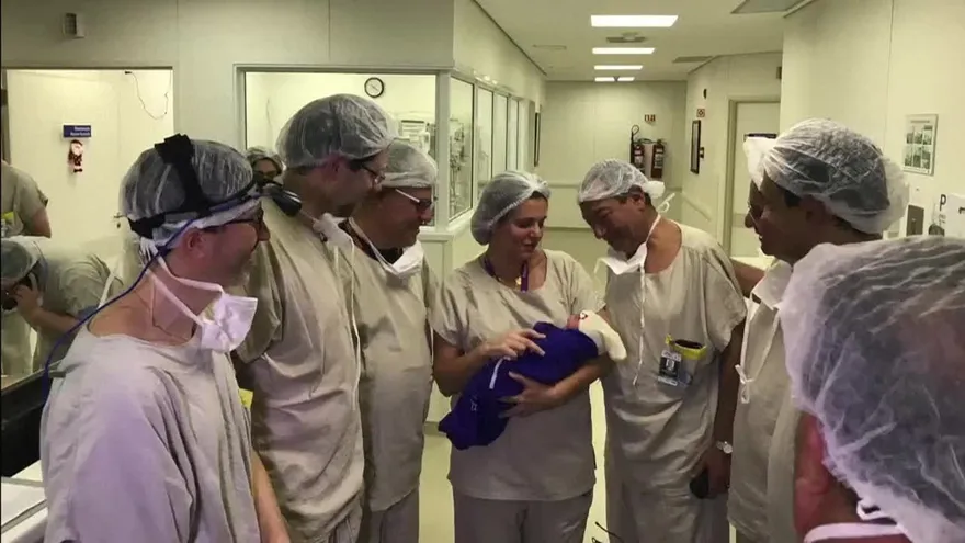 Médicos en Brasil listos para más trasplantes de úteros fértiles