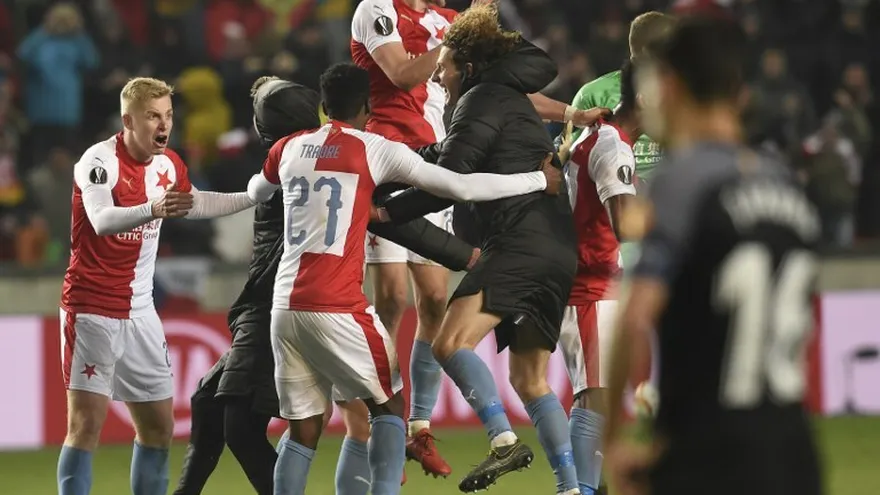 El Slavia Praga sorprende al Sevilla y lo sacade la Europa League en la prórroga