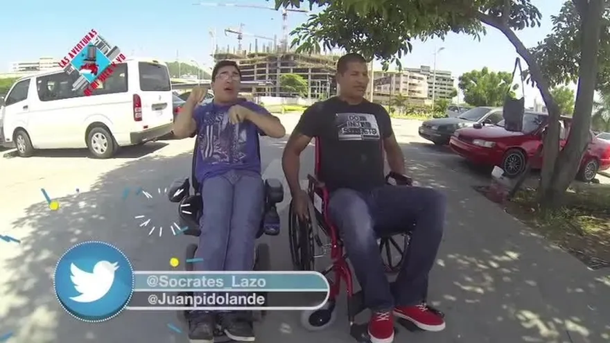 ‘El Nini’ se aventura con Juanpi en silla de ruedas