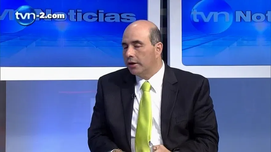 ATTT culpa a Municipios por carros sin placa vigente