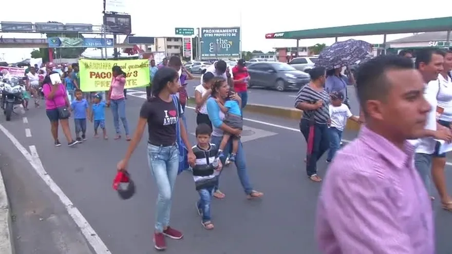 Invasores se reúnen con autoridades del Miviot