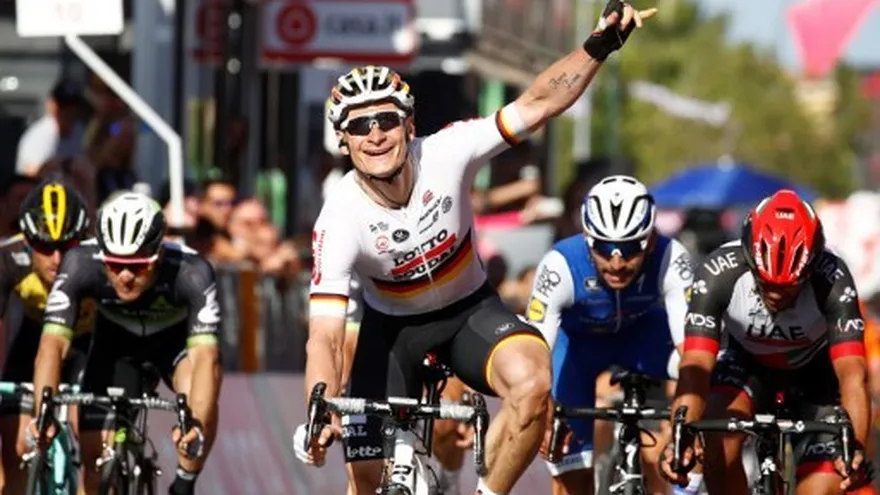 Greipel gana al esprint la segunda etapa y se viste de rosa en el Giro.