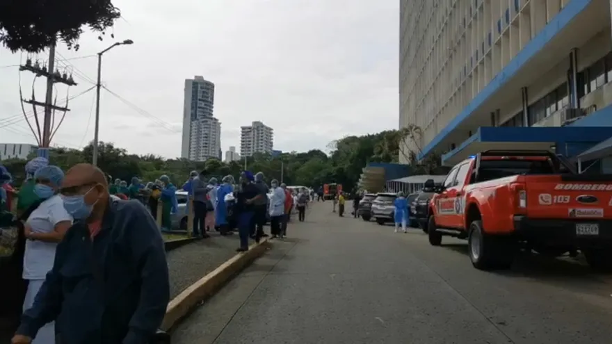 Bomberos desalojan el Complejo Hospitalario por posible derrame de sustancia desconocida