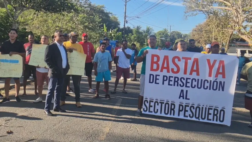 Pescadores protestan en Pedregal por multas impuestas por Miambiente