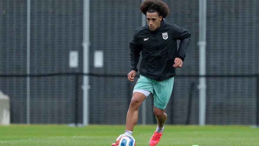 Panama's Carrasquilla trains as team eyes World Cup debut