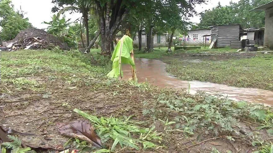 Varias comunidades afectadas por fuertes lluvias de este domingo