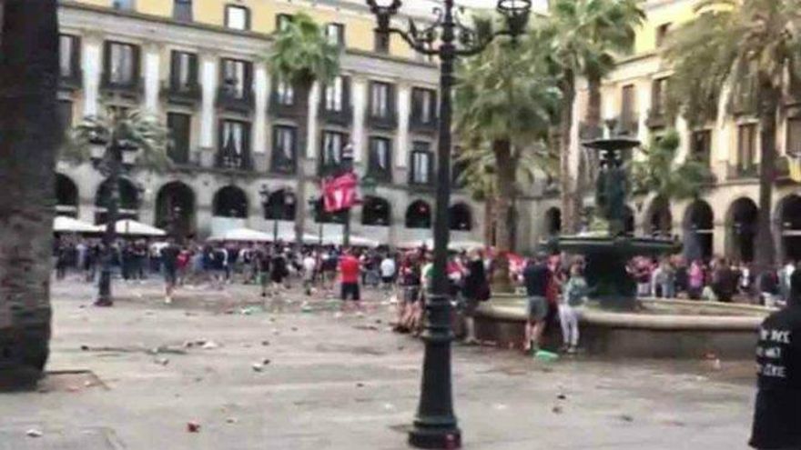 Los seis hooligans del Liverpool detenidos seguirán en comisaría hasta mañana