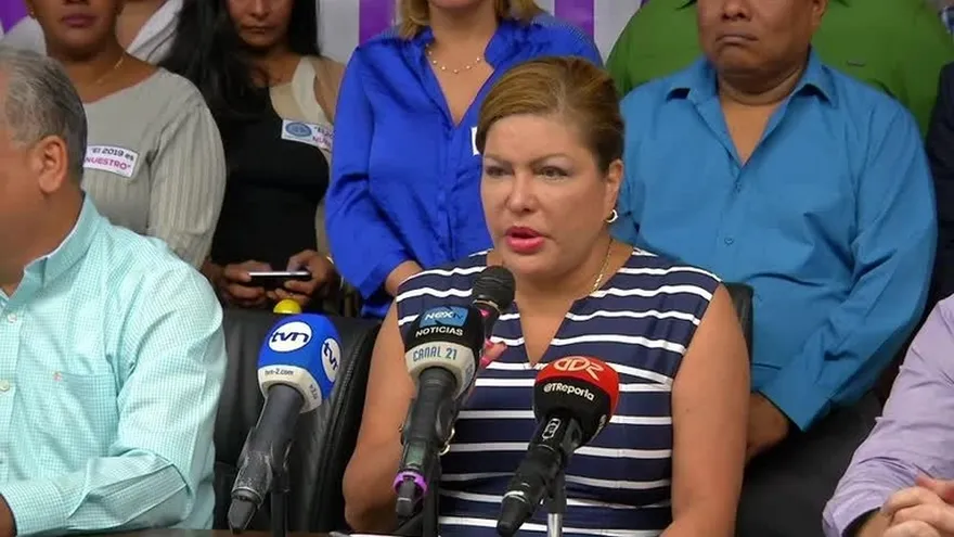 Alma Cortés niega que le hayan retirado la visa de Estados Unidos