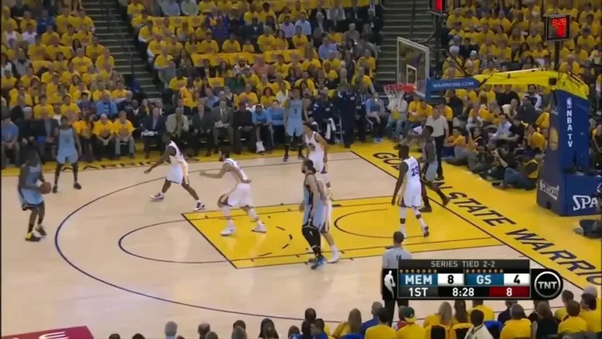 Warriors ganó a Grizzlies 98-78, toman ventaja en serie 3-2