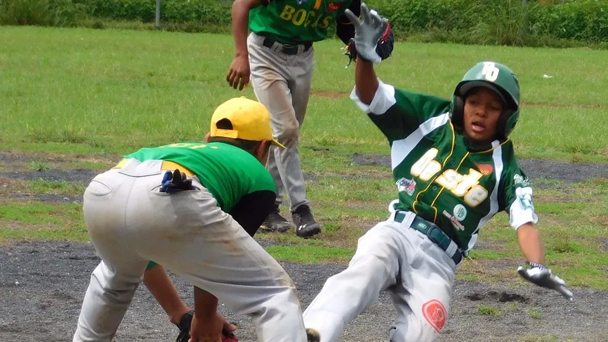 Acción del partido entre los equipos Sub 13-14 de Panamá Oeste y Bocas del Toro