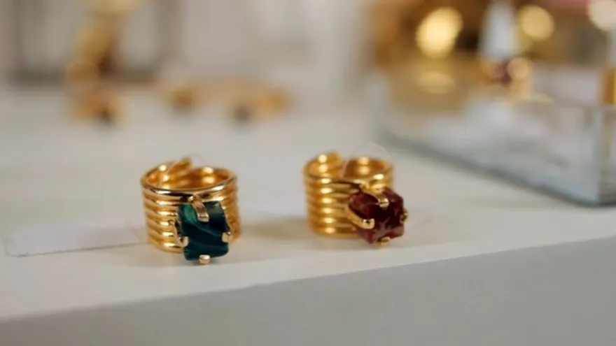 ¿Cómo usar accesorios dorados?