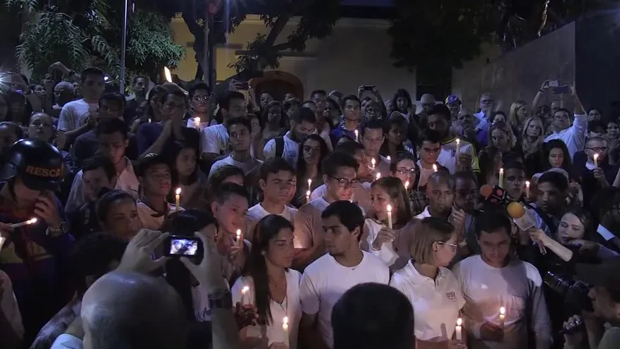 Vigilia por muertos en protestas en Venezuela