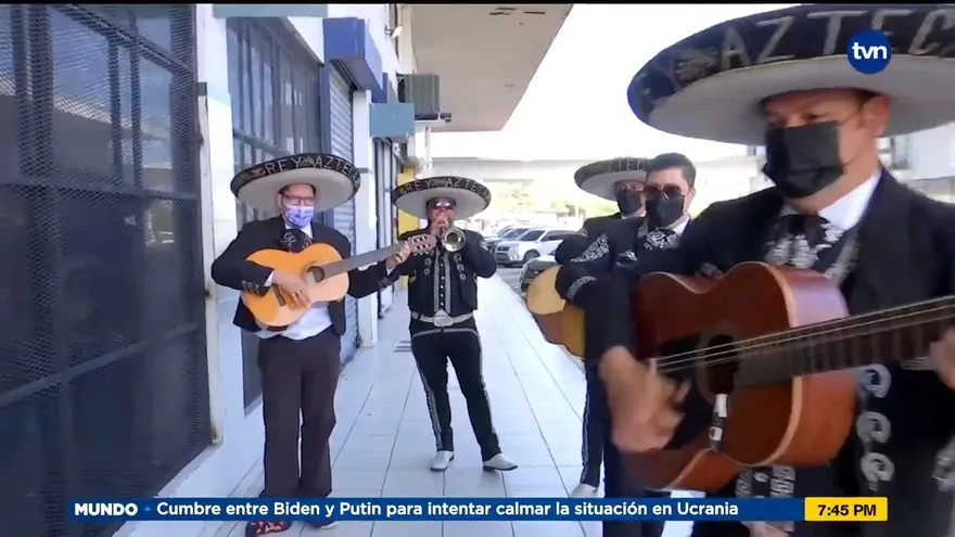 Mariachis se alistan para las serenatas