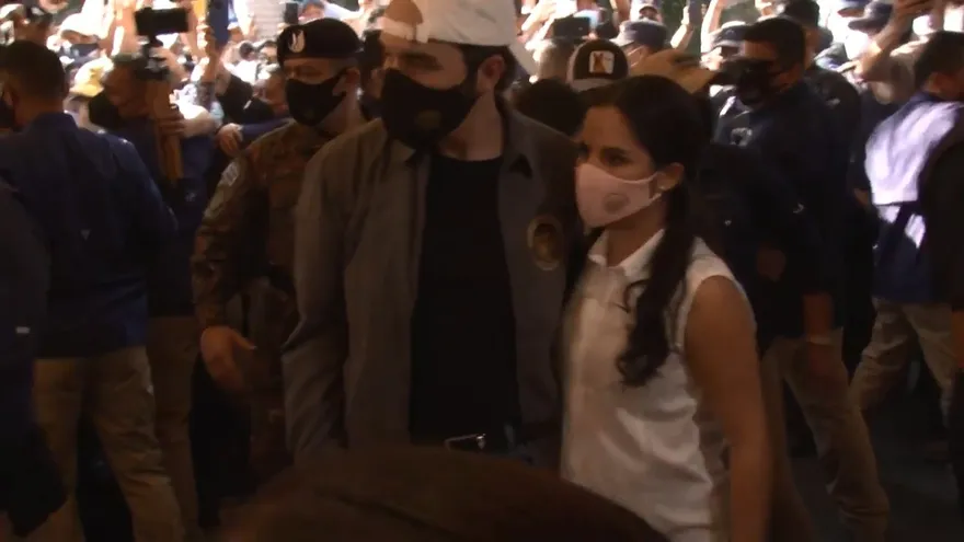 Bukele arrasa en comicios de El Salvador y gana mayoría en el Parlamento