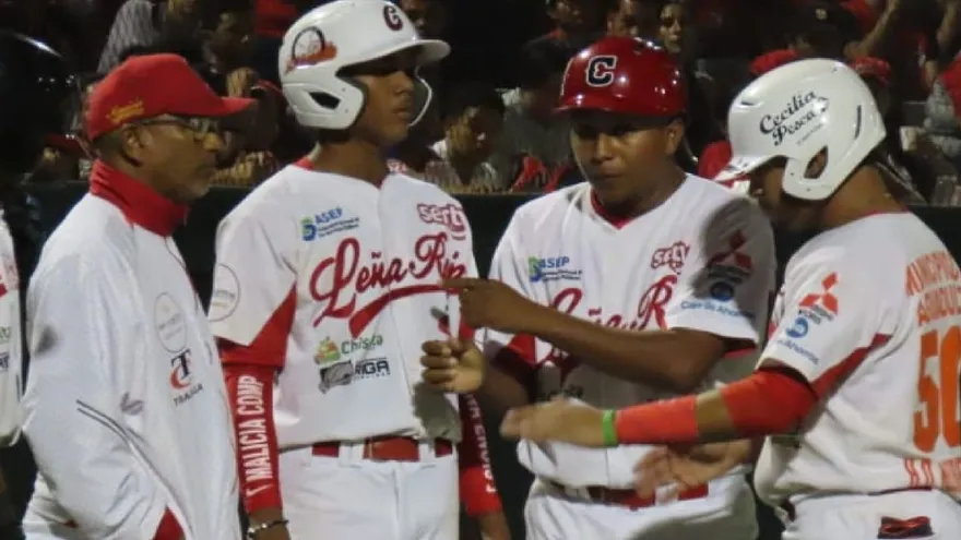 Resumen del partido Herrera: 1- Coclé: 6 (Semifinal- Béisbol Juvenil. Juego 6)