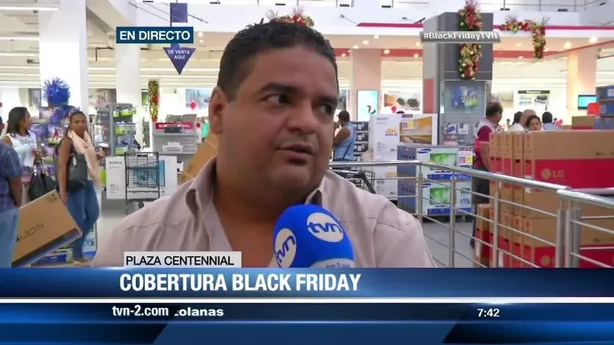 En Plaza Centennial, almacenes abrieron sus puertas temprano.