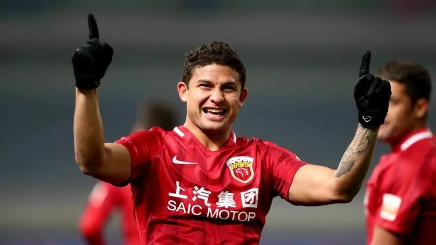 El brasileño Elkeson es convocado por la selección de China