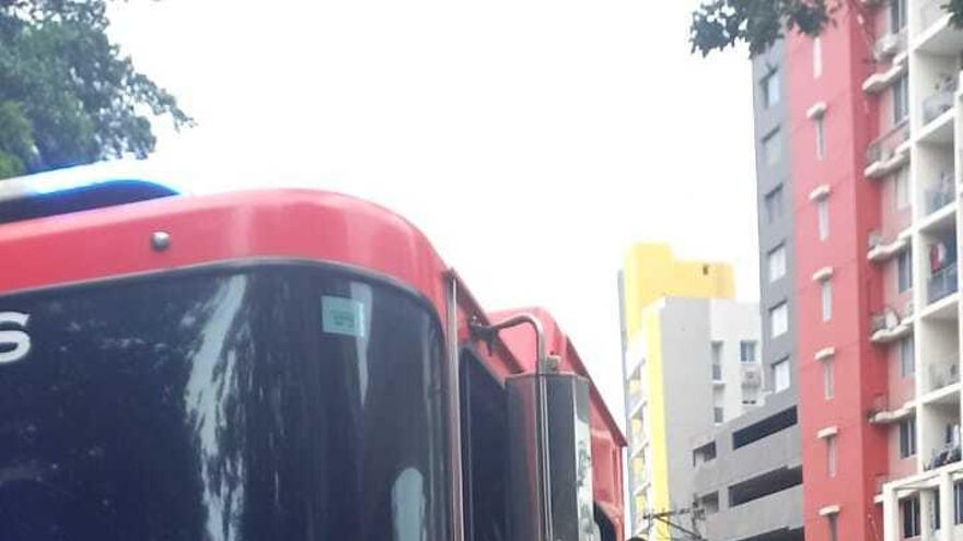 Se incendia apartamento en Pueblo Nuevo, mujer resulta herida