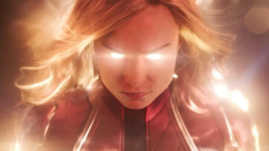 Fotograma de la película "Captain Marvel", en que se ve a la acriz Brie Larson como Captain Marvel/Carol Danvers.