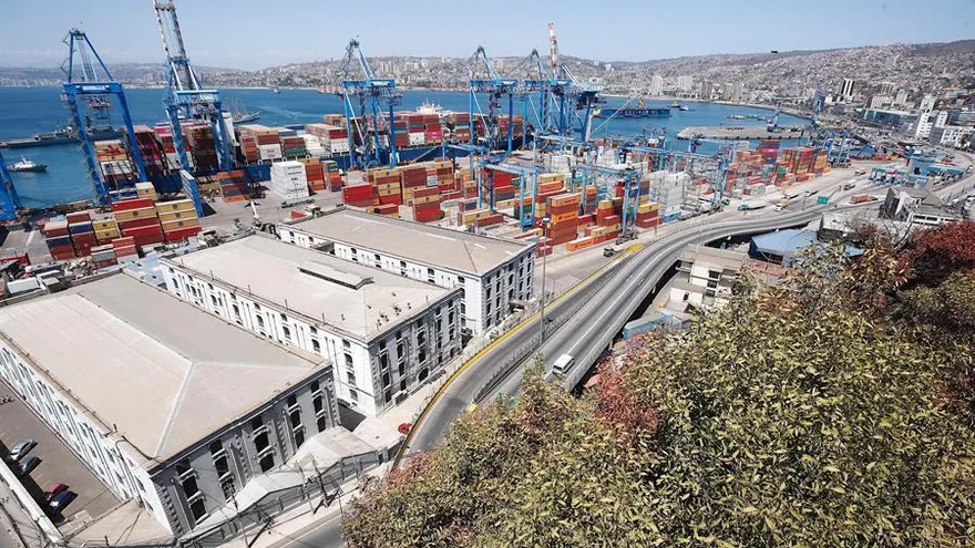 Por sectores, el agropecuario fue el que acusó una mayor caída (-11,8 %), seguido de la industria (-11,3 %) y la minería (-3,4 %).