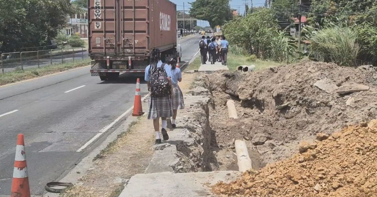 Estudiantes de escuela en Chame arriesgan sus vidas al caminar por la Interamericana